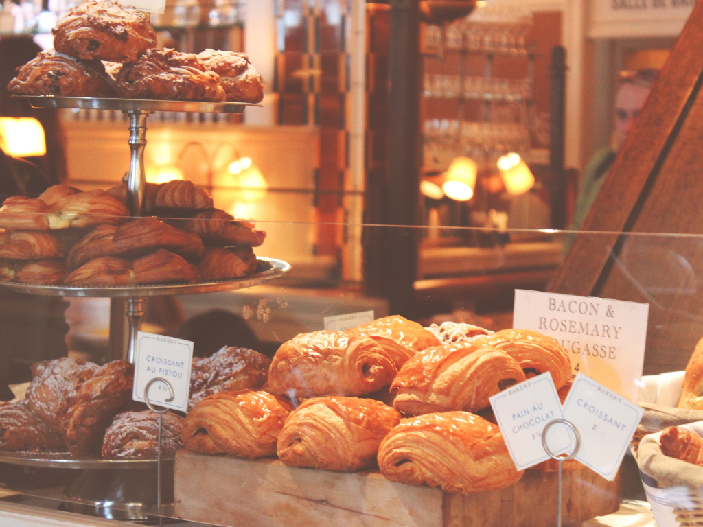 Tempt your taste buds with buttery croissants and flaky pastries at this charming French-style bakery in the Chicago area. Perfect for breakfast or a cozy afternoon treat.