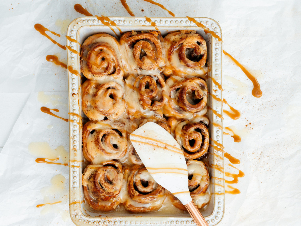 Warm, gooey cinnamon rolls drizzled with icing – just one of the irresistible recipes you’ll master in our baking-focused cooking classes in Mokena, Crest Hill, and the greater Chicago area. Perfect for all skill levels